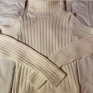Plain white fitted turtleneck from ASOS. In perfect condition, no flaws! Size S